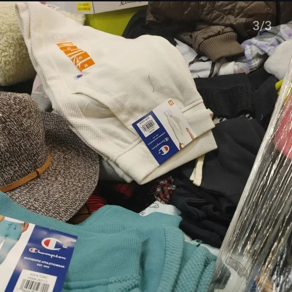 LIKE THIS PAGE FOR OUR LIVE SHOW - Picture 6 of 7